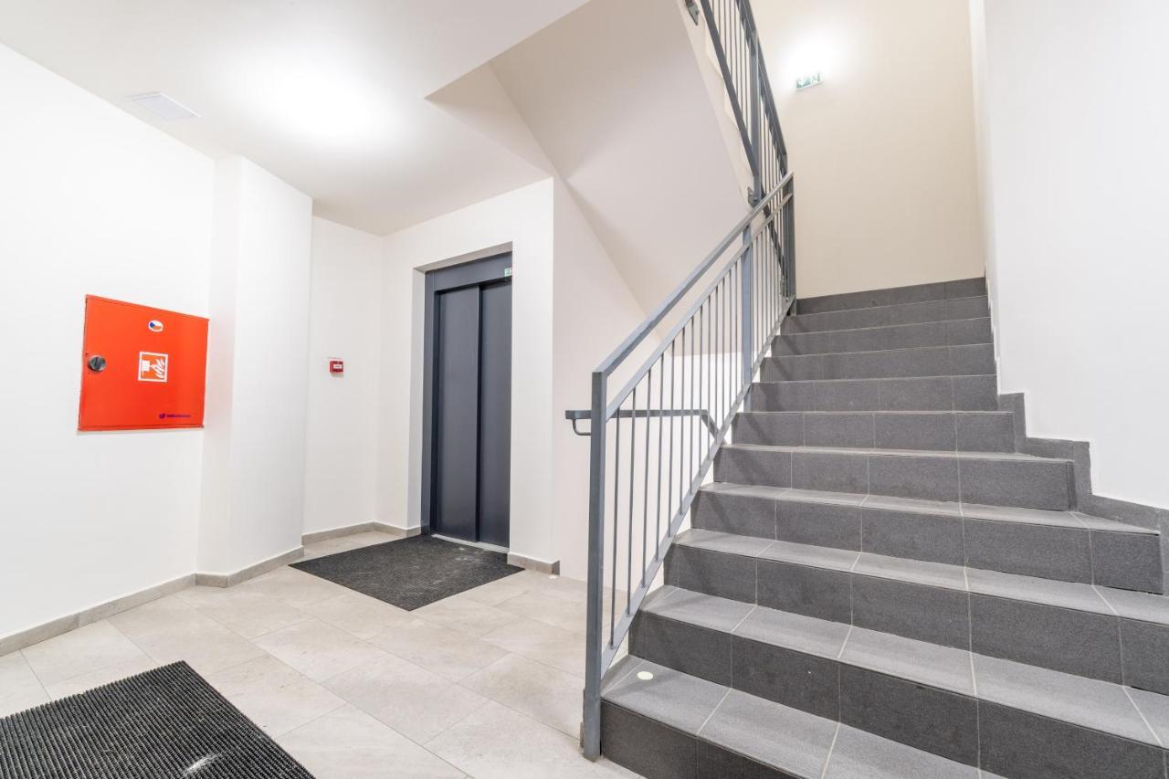 Brand New Studio Apartment # 42 In Brand New Building With Free Parking In The Center Praha Bagian luar foto