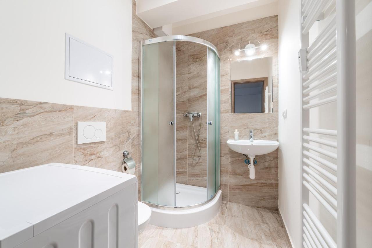 Brand New Studio Apartment # 42 In Brand New Building With Free Parking In The Center Praha Bagian luar foto