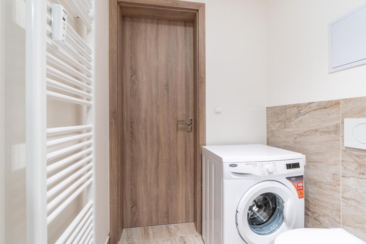 Brand New Studio Apartment # 42 In Brand New Building With Free Parking In The Center Praha Bagian luar foto